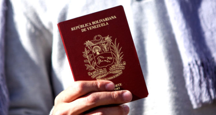 TACNA: Miles de venezolanos esperan por visa para ingresar a Chile